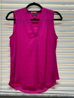 Vince Camuto Sleeveless V-Neck Shell Top in Fuchsia Pink